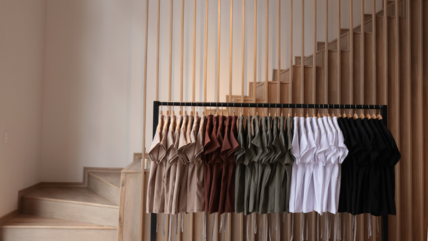 Work & Chill: la historia detrás de cada uniforme